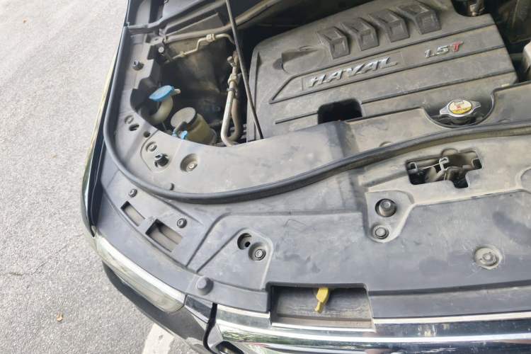Used Haval H6 2017 Blue Label Sport Edition 1.5T Manual Two-Wheel Drive Elite Model Engine Bay Right