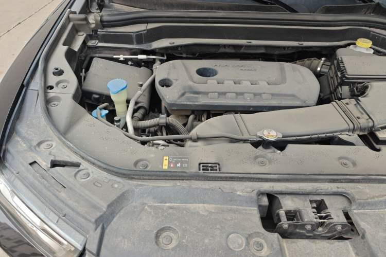 Used Haval H6 2017 Red Label 2.0T Automatic Two-Wheel Drive ZhiShang Model Engine Bay Right