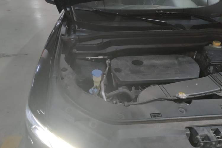 Used Haval H6 2017 Red Label 2.0T Automatic Two-Wheel Drive ZhiShang Model Engine Bay Right