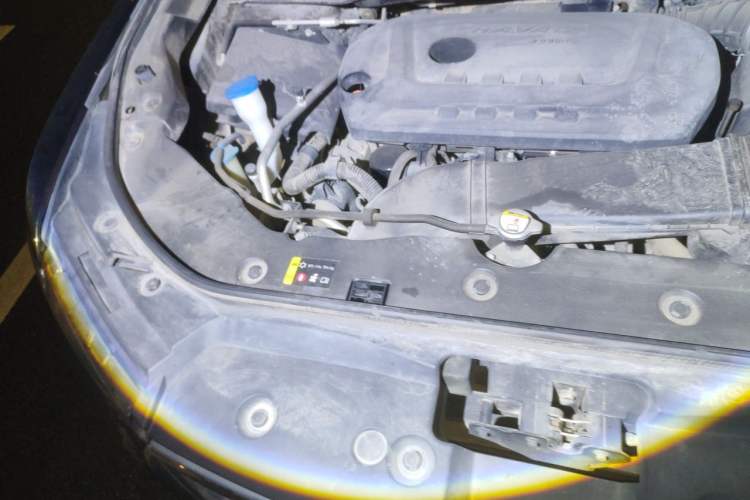 Used Haval H6 2017 Red Label 2.0T Automatic Two-Wheel Drive ZhiShang Model Engine Bay Right