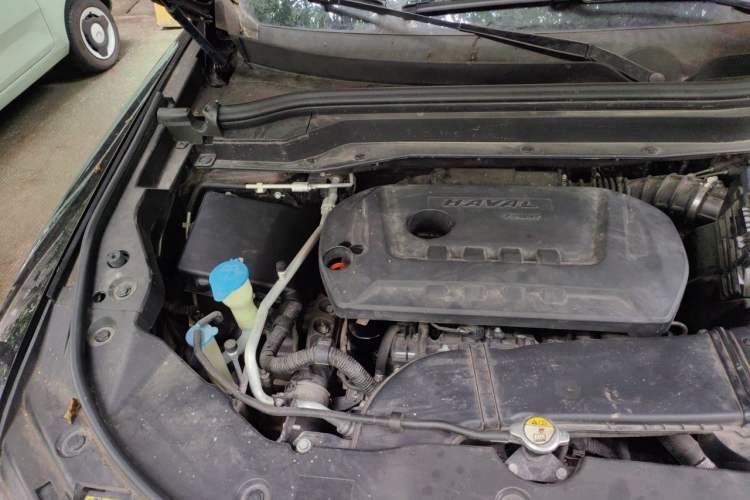 Used Haval H6 2017 Red Label 2.0T Automatic Two-Wheel Drive ZhiShang Model Engine Bay Right