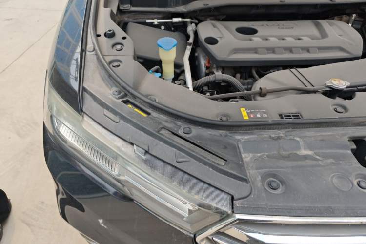Used Haval H6 2017 Blue Label 2.0T Automatic Two-Wheel Drive Leading Model Engine Bay Right