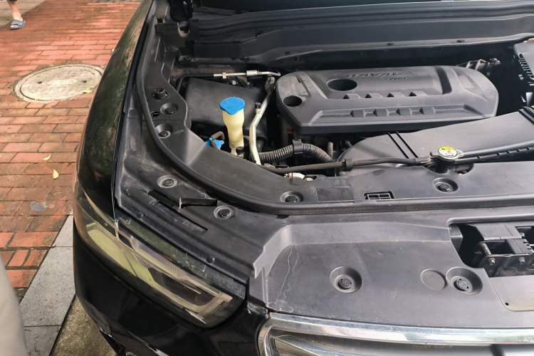 Used Haval H6 2017 Red Label 2.0T Automatic Two-Wheel Drive ZhiShang Model Engine Bay Right