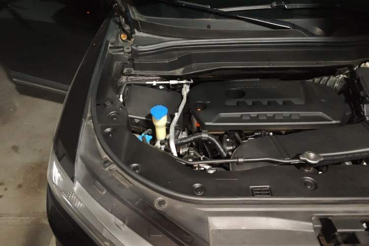 Used Haval H6 2017 Blue Label 2.0T Automatic Two-Wheel Drive Smart Edition Engine Bay Right