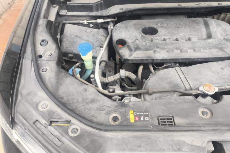 Used Haval H6 2017 Red Label 2.0T Automatic Two-Wheel Drive ZhiShang Model Engine Bay Right