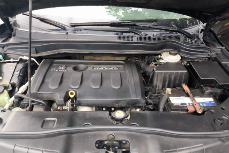 Used Haval H6 2017 Red-Label Sport Edition 2.0T Diesel Manual Two-Wheel Drive Elite Model China IV Standard Engine Bay