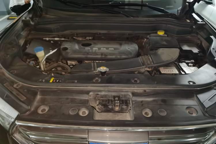 Used Haval H6 2017 Blue Label 2.0T Automatic Two-Wheel Drive Luxury Model Engine Bay