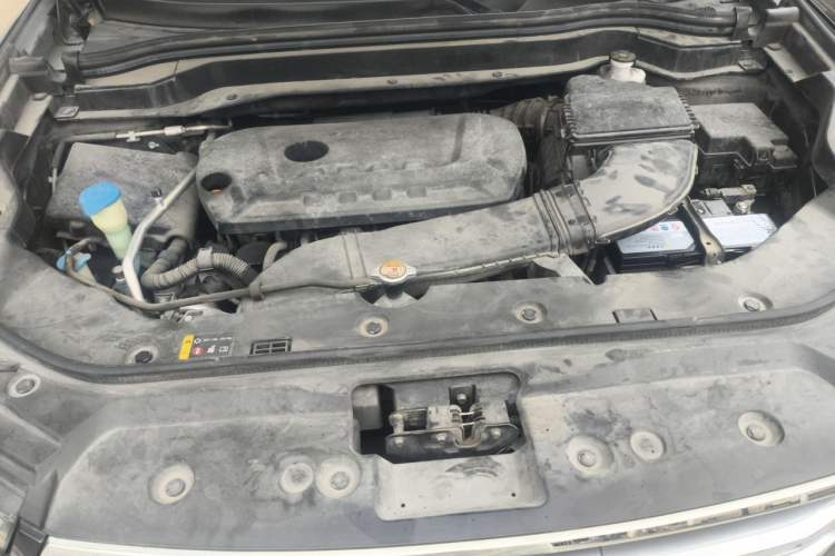 Used Haval H6 2017 Red Label 2.0T Automatic Two-Wheel Drive ZhiShang Model Engine Bay