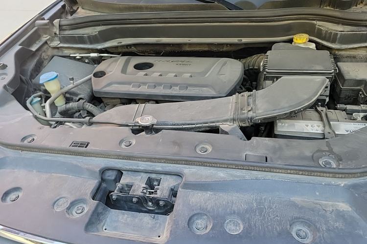 Used Haval H6 2017 Red Label 2.0T Automatic Two-Wheel Drive ZhiShang Model Engine Bay