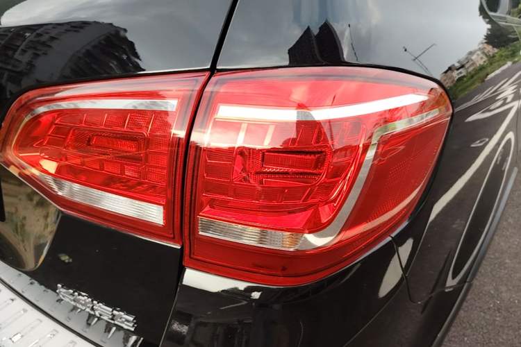 Used Haval H6 2017 Red-Label Sport Edition 1.5T Automatic Two-Wheel Drive Luxury Model Exterior 3