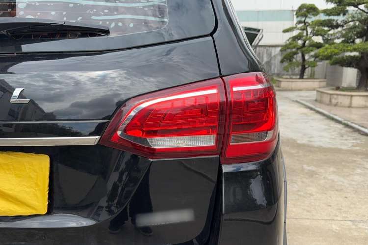 Used Haval H6 2017 Restyled Red-Label Sport Version 1.5T Automatic Two-Wheel Drive Luxury Trim Exterior 6