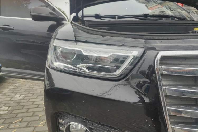 Used Haval H6 2017 Red Label 2.0T Automatic Two-Wheel Drive ZhiShang Model Exterior 6