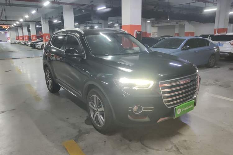 Used Haval H6 2017 Red Label 2.0T Automatic Two-Wheel Drive ZhiShang Model Front Right 45 Deg