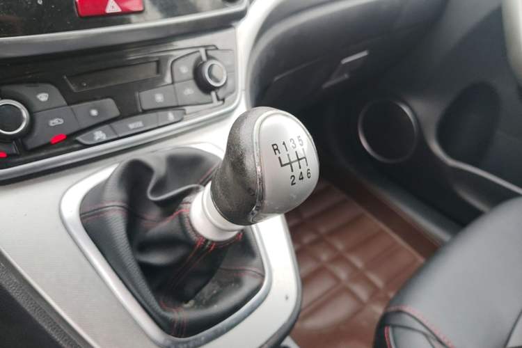 Used Haval H6 2017 Blue Label Sport Edition 1.5T Manual 4x4 Elite Model Gear Lever
