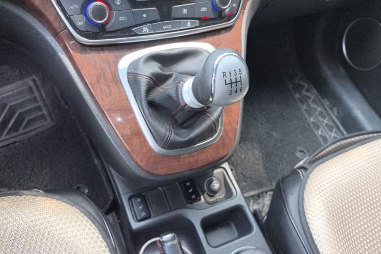 Used Haval H6 2017 Red-Label Sport Edition 1.5T Manual Two-Wheel Drive Elite Model Gear Lever