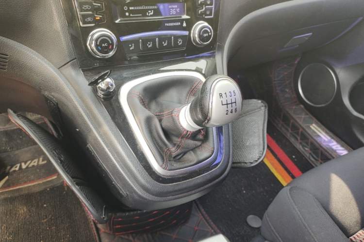 Used Haval H6 2017 Classic Edition 1.5T Manual Two-Wheel Drive Value Model Gear Lever