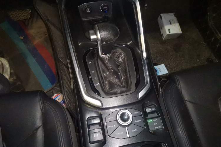 Used Haval H6 2017 Blue Label 1.5T Automatic Two-Wheel Drive ZhiShang Model Gear Lever