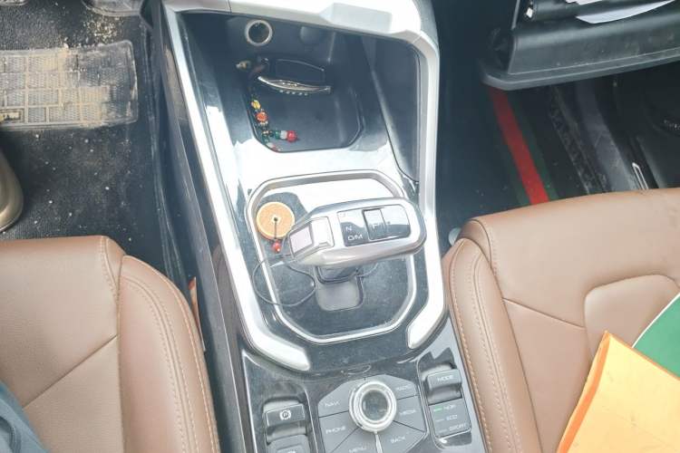 Used Haval H6 2017 Blue Label 2.0T Automatic Two-Wheel Drive Smart Edition Gear Lever