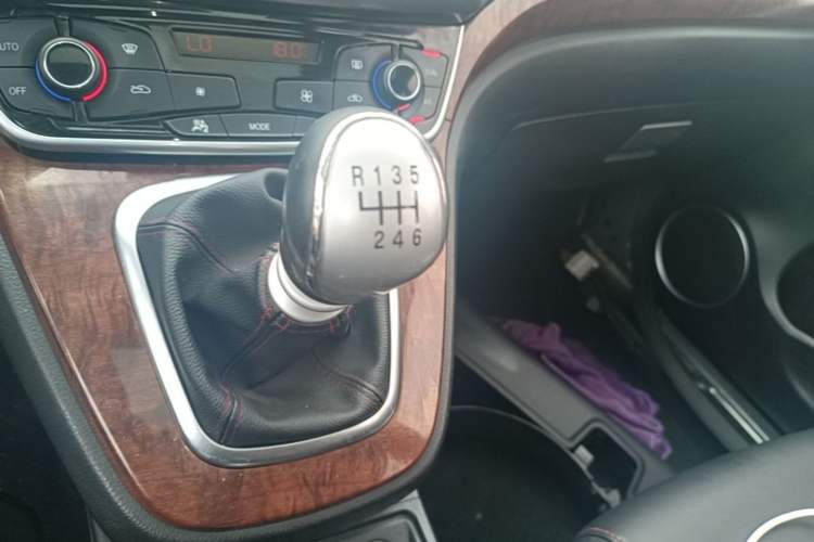 Used Haval H6 2017 Red-Label Sport Edition 1.5T Manual Two-Wheel Drive Elite Model Gear Lever