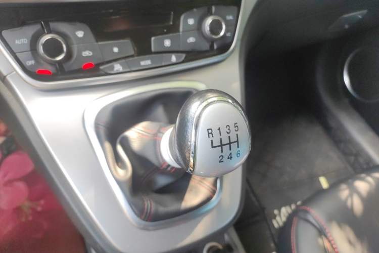 Used Haval H6 2017 Blue Label Sport Edition 1.5T Manual Two-Wheel Drive Elite Model Gear Lever
