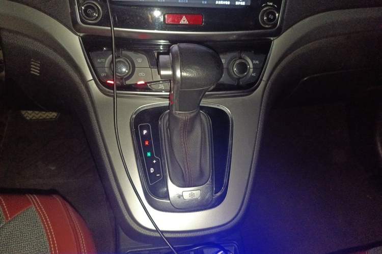 Used Haval H6 2017 Blue Label Sport Edition 1.5T Automatic Two-Wheel Drive Luxury Model Gear Lever