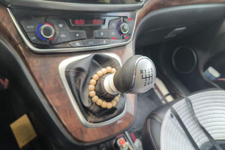Used Haval H6 2017 Red-Label Sport Edition 2.0T Diesel Manual Two-Wheel Drive Elite Model China V Standard Gear Lever