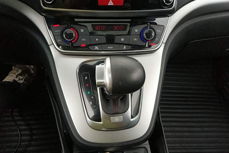 Used Haval H6 2017 Red-Label Sport Edition 1.5T Automatic Two-Wheel Drive Luxury Model Gear Lever