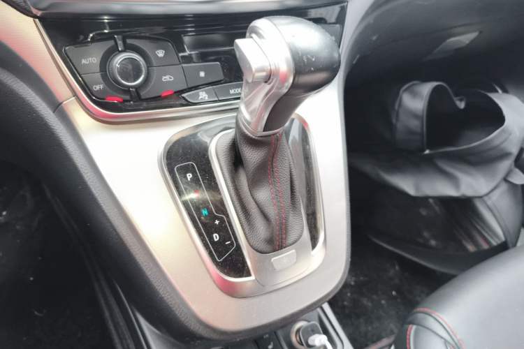 Used Haval H6 2017 Red-Label Sport Edition 1.5T Automatic Two-Wheel Drive Luxury Model Gear Lever