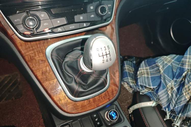 Used Haval H6 2017 Red-Label Sport Edition 1.5T Manual Two-Wheel Drive Elite Model Gear Lever