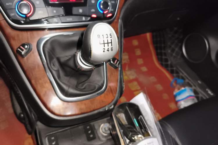 Used Haval H6 2017 Red-Label Sport Edition 1.5T Manual Two-Wheel Drive Elite Model Gear Lever