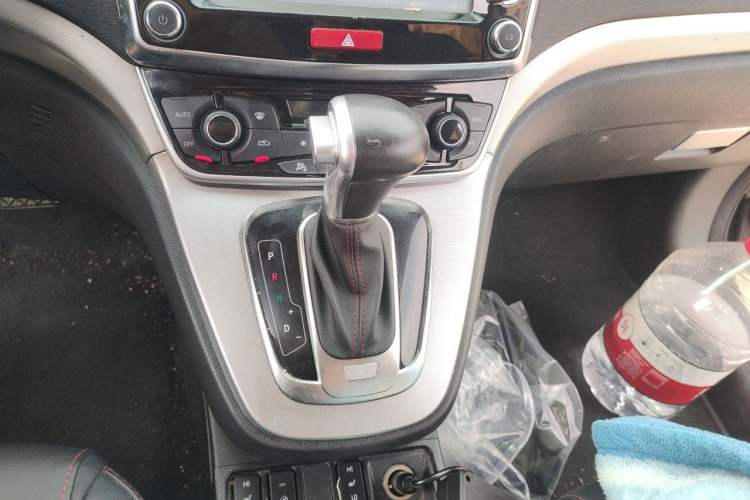 Used Haval H6 2017 Red-Label Sport Edition 1.5T Automatic Two-Wheel Drive Luxury Model Gear Lever