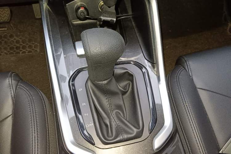 Used Haval H6 2017 Blue Label 1.5T Automatic Two-Wheel Drive ZhiShang Model Gear Lever