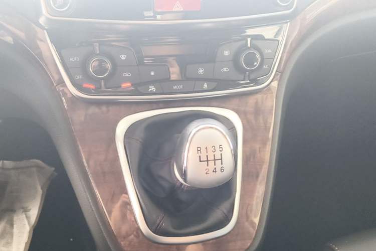 Used Haval H6 2017 Red-Label Sport Edition 1.5T Manual Two-Wheel Drive Elite Model Gear Lever