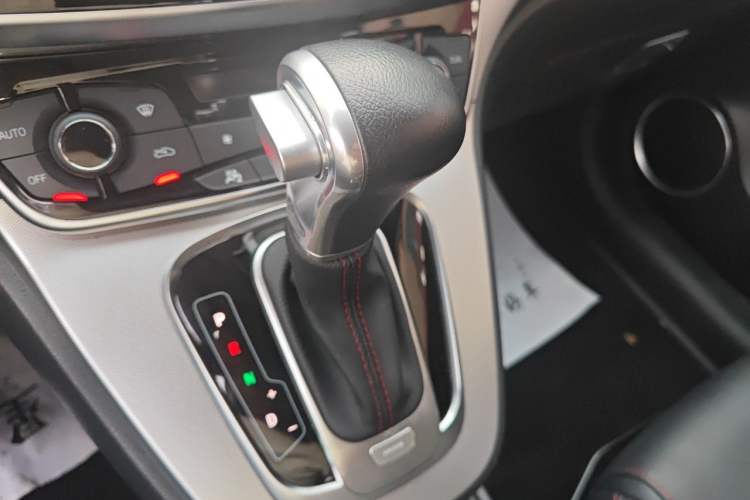 Used Haval H6 2017 Revised Blue-Label Sport Version 1.5T Automatic Two-Wheel Drive Luxury Trim Gear Lever