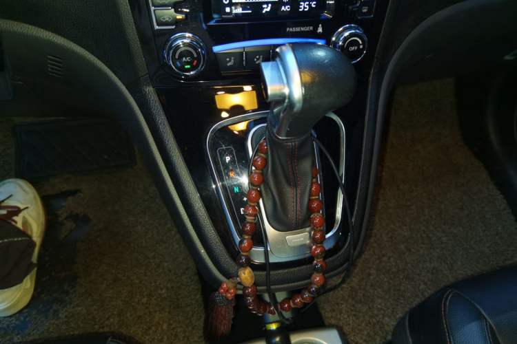 Used Haval H6 2017 Classic Edition 1.5T Automatic Two-Wheel Drive Urban Model Gear Lever