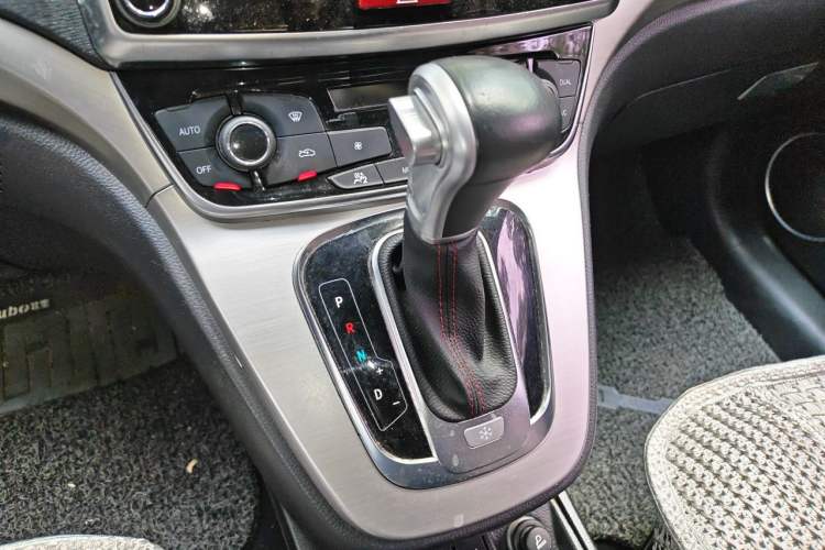 Used Haval H6 2017 Blue Label Sport Edition 1.5T Automatic Two-Wheel Drive Luxury Model Gear Lever