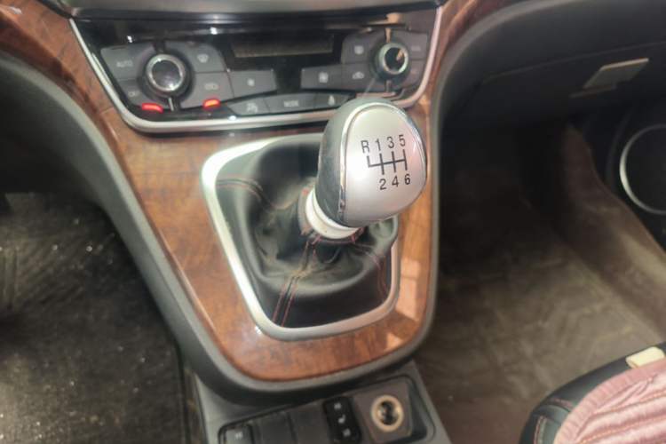 Used Haval H6 2017 Red-Label Sport Edition 1.5T Manual Two-Wheel Drive Elite Model Gear Lever
