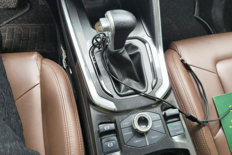 Used Haval H6 2017 Blue Label 1.5T Automatic Two-Wheel Drive ZhiShang Model Gear Lever