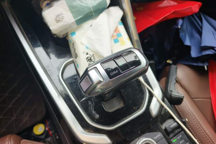Used Haval H6 2017 Red-Label 1.3T Automatic Two-Wheel Drive ZhiShang Model Gear Lever