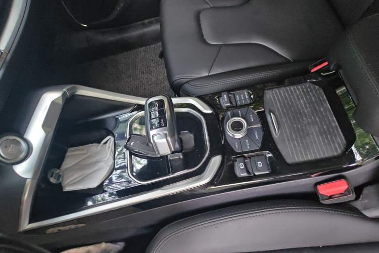 Used Haval H6 2017 Red-Label 1.3T Automatic Two-Wheel Drive ZhiShang Model Gear Lever