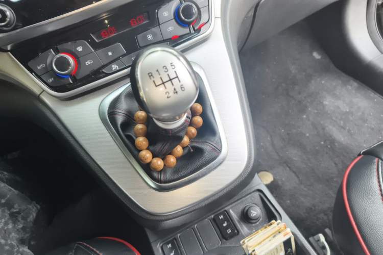 Used Haval H6 2017 Blue Label Sport Edition 1.5T Manual Two-Wheel Drive Elite Model Gear Lever