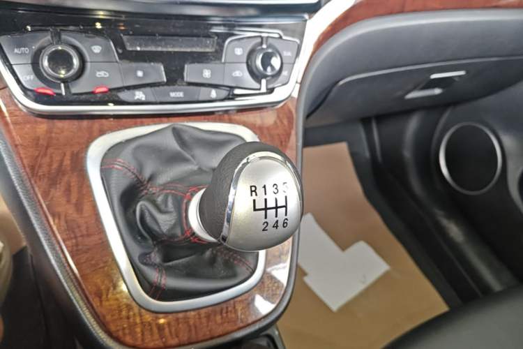 Used Haval H6 2017 Red-Label Sport Edition 1.5T Manual Two-Wheel Drive Elite Model Gear Lever