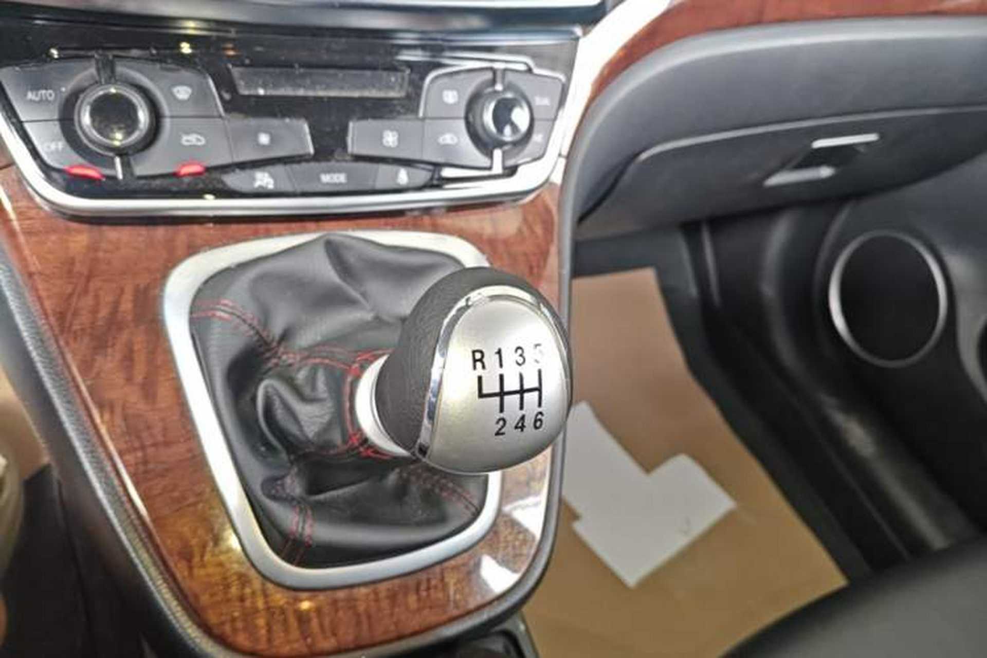 Used Haval H6 2017 Red-Label Sport Edition 1.5T Manual Two-Wheel Drive Elite Model Gear Lever
