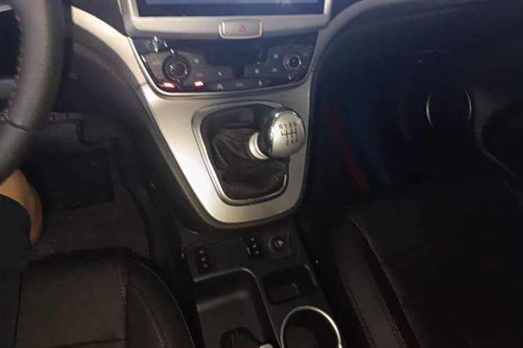 Used Haval H6 2017 Blue Label Sport Edition 1.5T Manual Two-Wheel Drive Elite Model Gear Lever