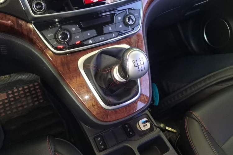 Used Haval H6 2017 Red-Label Sport Edition 1.5T Manual Two-Wheel Drive Elite Model Gear Lever