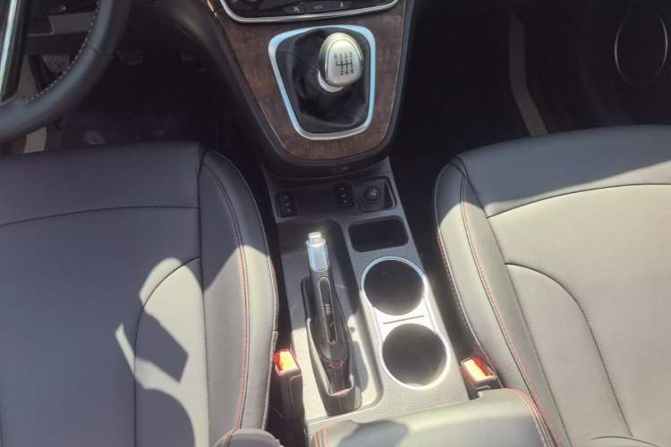 Used Haval H6 2017 Red-Label Sport Edition 1.5T Manual Two-Wheel Drive Elite Model Gear Lever