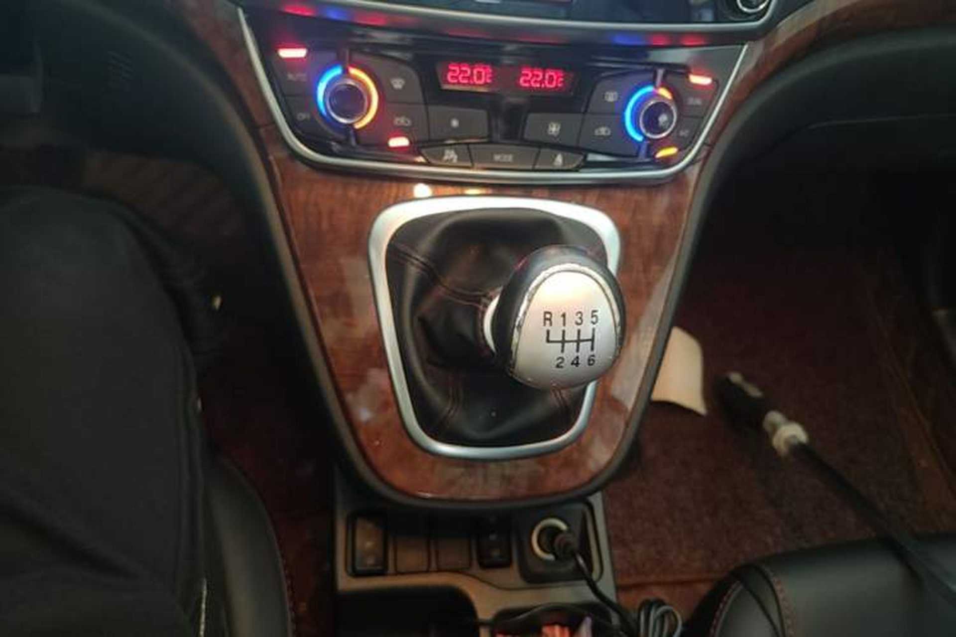 Used Haval H6 2017 Red-Label Sport Edition 1.5T Manual Two-Wheel Drive Elite Model Gear Lever