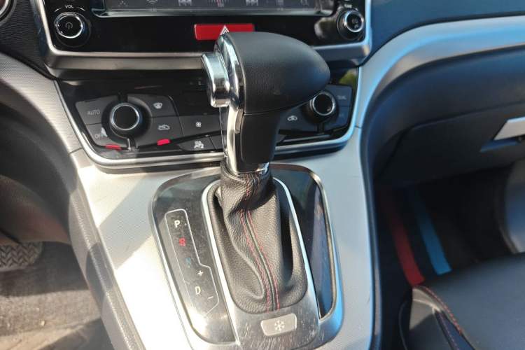 Used Haval H6 2017 Red-Label Sport Edition 1.5T Automatic Two-Wheel Drive Luxury Model Gear Lever