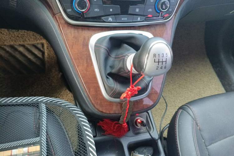 Used Haval H6 2017 Red-Label Sport Edition 1.5T Manual Two-Wheel Drive Elite Model Gear Lever