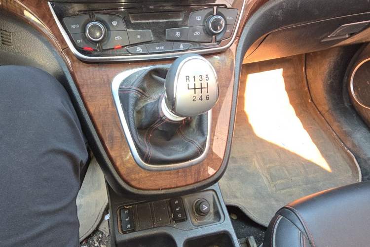 Used Haval H6 2017 Red-Label Sport Edition 1.5T Manual Two-Wheel Drive Elite Model Gear Lever